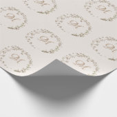 Monogram Script Elegant Wreath Wedding Cadeaupapier (Hoek)