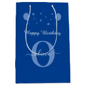 Monogram script Happy Birthday Blue en White Medium Cadeauzakje (Voorkant)