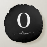 Monogram Script Name Personated Black and White Rond Kussen<br><div class="desc">Dit stijlvolle monogram en elegante scriptnaamontwerp kunnen worden gegeven als cadeau voor een verjaardag,  een huwelijksgunst,  een vrijgezellenfeest of elke gelegenheid. Het kan met het initiaal en de naam van de persoon worden aangepast.</div>