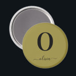Monogram Script Name Personated Gold en Black Magneet<br><div class="desc">Dit stijlvolle monogram en elegante scriptnaamontwerp kunnen worden gegeven als cadeau voor een verjaardag,  een huwelijksgunst,  een vrijgezellenfeest of elke gelegenheid. Het kan met het initiaal en de naam van de persoon worden aangepast.</div>