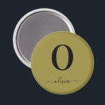 Monogram Script Name Personated Gold en Black Magneet<br><div class="desc">Dit stijlvolle monogram en elegante scriptnaamontwerp kunnen worden gegeven als cadeau voor een verjaardag,  een huwelijksgunst,  een vrijgezellenfeest of elke gelegenheid. Het kan met het initiaal en de naam van de persoon worden aangepast.</div>