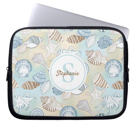 Monogram Seashells Pattern Coastal Laptop Sleeve (Voorkant)