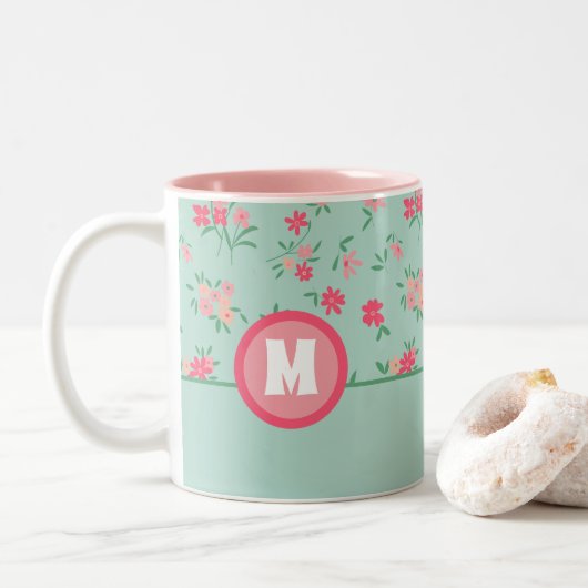 Monogram Shades Pink Dainty Flowers Tweekleurige Koffiemok (Met donut)