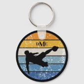 Monogram Silhouette Soccer Player Retro Stripe Sleutelhanger (Voorkant)