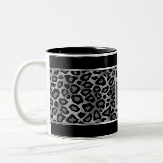 Monogram Silver en Gray Leopard Animal Print Tweekleurige Koffiemok (Links)