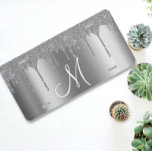 Monogram Silver Metallic Glitter Drivers Nummerplaat<br><div class="desc">Dit ontwerp kan op het gebied worden gepersonaliseerd dat door de foto en/of tekst te veranderen wordt verstrekt. Of het kan worden aangepast door te klikken deze Sjabloon personaliseert en dan de klik te kiezen om verdere optie aan te passen en de kleur van de achtergrond te schrappen of te...</div>