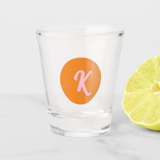Monogram sinaasappel en roze shot glas (Voorkant)