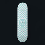 Monogram Skateboard | Pastel Blue Green Chevron<br><div class="desc">Zoete schattige pastelblauwe groene chevron of zigzag patroon en aangepast gepersonaliseerd monogram skateboard. Een geweldig cadeau voor een meisje dat van skateboarden houdt.</div>