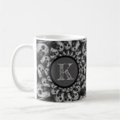 Monogram Spooky Skulls Abstract zwart-wit Koffiemok (Links)