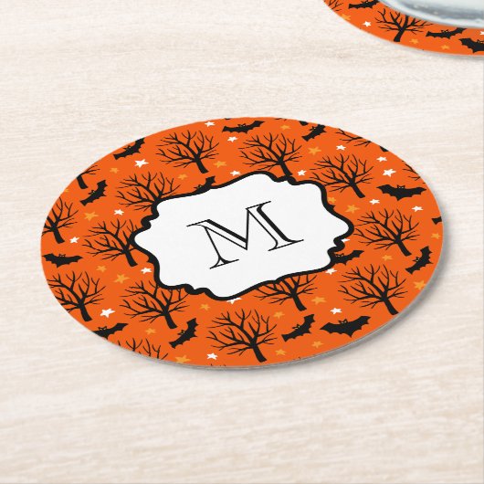 Monogram Spooky Trees en Bats Halloween Pattern Ronde Kartonnen Onderzetter (Gebogen)