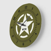 Monogram Star  Decal Khaki Green op een Grote Klok (Hoek)