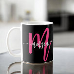 Monogram Stijlvol Modern Hot Pink Black Koffiemok<br><div class="desc">Geniet van stijl met onze Monogram Stijlvolle Modern Hot Pink Coffee Mok! Deze mok is voorzien van een levendig roze ontwerp en is gepersonaliseerd met uw monogram in een strak, modern lettertype voor een chique en aangepaste touch. Perfect voor uw ochtendkoffie of thee, het combineert modieuze esthetiek met dagelijkse functionaliteit....</div>