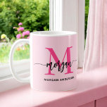Monogram Stijlvol Modern Hot Pink Koffiemok<br><div class="desc">Geniet van stijl met onze Monogram Stijlvolle Modern Hot Pink Coffee Mok! Deze mok is voorzien van een levendig roze ontwerp en is gepersonaliseerd met uw monogram in een strak, modern lettertype voor een chique en aangepaste touch. Perfect voor uw ochtendkoffie of thee, het combineert modieuze esthetiek met dagelijkse functionaliteit....</div>