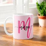 Monogram Stijlvol Modern Hot Pink Koffiemok<br><div class="desc">Geniet van stijl met onze Monogram Stijlvolle Modern Hot Pink Coffee Mok! Deze mok is voorzien van een levendig roze ontwerp en is gepersonaliseerd met uw monogram in een strak, modern lettertype voor een chique en aangepaste touch. Perfect voor uw ochtendkoffie of thee, het combineert modieuze esthetiek met dagelijkse functionaliteit....</div>