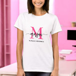 Monogram Stijlvol Modern Hot Pink T-shirt<br><div class="desc">Verhoog je kledingkast met ons Monogram Stijlvol Modern Hot Pink T-Shirt! Dit t-shirt heeft een opvallende roze tint en is gepersonaliseerd met uw monogram in een strak, modern lettertype voor een chique, aangepaste look. Gemaakt van zachte, hoogwaardige stof, biedt het de hele dag comfort en duurzaamheid. Perfect voor casual uitstapjes...</div>