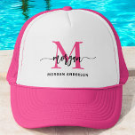 Monogram Stijlvol Modern Hot Pink Trucker Pet<br><div class="desc">Maak je look helemaal af met onze Monogram Stijlvolle Modern Hot Pink Trucker Hat! Dit pet heeft een levendig roze ontwerp en is gepersonaliseerd met uw monogram in een strak, modern lettertype. Het voegt een chique, aangepaste toets toe aan uw stijl. De ademende mesh-rug en de verstelbare kliksluiting zorgen voor...</div>