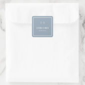 Monogram Stofblauw & Witte Moderne Eenvoudige Trou Vierkante Sticker (Tas)