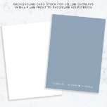 Monogram stoffige blauwe achtergrond voor Vellum O Kaart<br><div class="desc">Verbeter uw vellum of acryl huwelijksuitnodiging of bewaar de datum overlays met onze veelzijdige achtergrond kaart voorraad. Met een strakke witte voorkant om ingewikkelde overlay-design perfect in balans te brengen, is de stoffige blauwe achterkant voorzien van uw monogram-namen en trouwdatum, samengevoegd met een hart in strak wit lettertype, waardoor uw...</div>