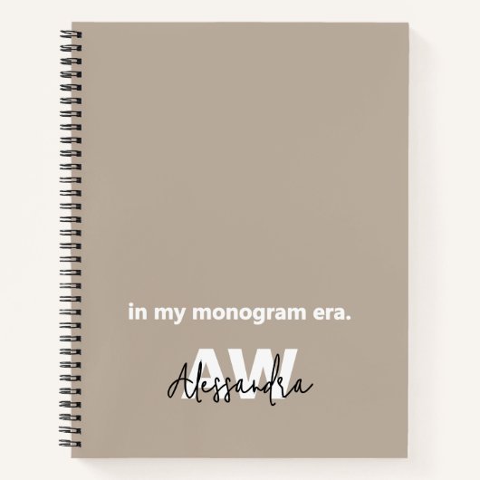 Monogram tan minimalistische witte zwarte typograf notitieboek (Voorkant)