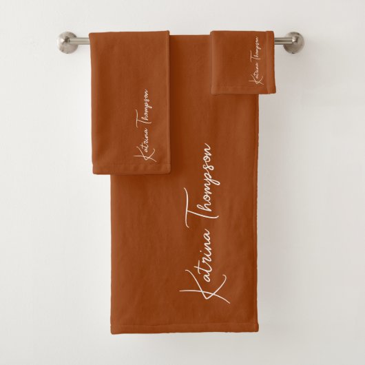 Monogram Terracotta Modern Signature Script Bad Handdoek (Insitu)