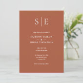 Monogram Terracotta QR Code Trouwfeest Kaart (Staand voorkant)