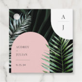 Monogram Tropische Blush Roze Boog Palm Bladeren Bedankjes Labels (Voorkant)