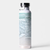 Monogram tropische oceaan en zandstrand bruiloft waterfles (Rechts)