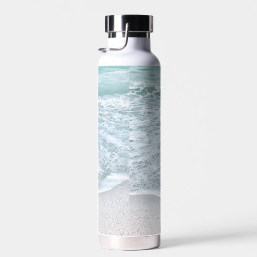 Monogram tropische oceaan en zandstrand bruiloft waterfles (Rechts)