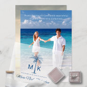 Monogram Tropische Palmboom Formele Strandbruiloft Vellum Uitnodigingen
