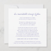 monogram trouwkaart met bladeren in een kleiner fo aankondiging (Achterkant)