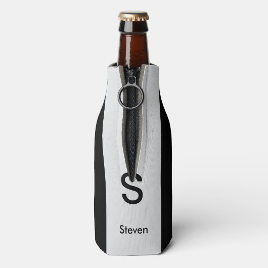 Monogram Twee Tone Modern Zwart en Lichtgrijs Flesjeskoeler (Fles Achterkant)