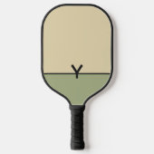 Monogram tweekleurig zand en salie met zwart pickleball paddle (Voorkant)