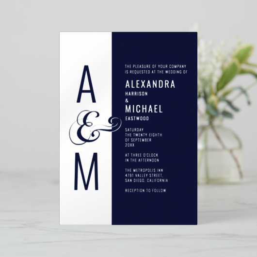 Monogram Typografie Navy Blue Silver Wedding Folie Uitnodiging (Staand Voorkant)