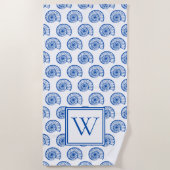 Monogram van blauwe en witte schelpen langs de kus strandlaken (Voorkant)