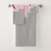 Monogram van Classy Pink en Gray Bad Handdoek (Insitu)