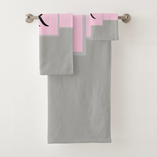 Monogram van Classy Pink en Gray Bad Handdoek (Insitu)