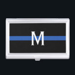 Monogram van de politie met blauwe lijn visitekaarthouder<br><div class="desc">Dit visitekaartjes hoesje heeft een dun blauw lijnontwerp van de politie met een horizontale blauwe streep op een zwarte achtergrond en een monogram initiaal in wit voor u om te personaliseren. Cadeau idee voor politieagenten.</div>