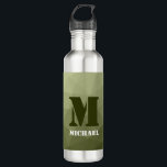 Monogram van het groene, geometrisch maaspatroon v waterfles<br><div class="desc">Monogram personaliseer met uw douane initiaal en naam. Driehoeken ombre van het groene verloopgeometrische gaaspatroon. Driehoek geometrische mazen met licht donkergrijze groene ombre gradiënt. leger,  leger,  patroon,  maas,  mazen,  driehoeken,  geometrie,  geometrisch,  gradiënt,  cool,  driehoek,  groen</div>
