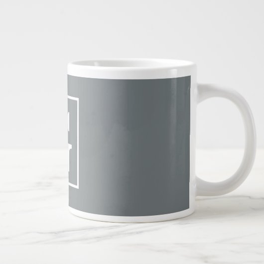 Monogram van het witte Initiaal van de Kool Gray Grote Koffiekop (Rechts)