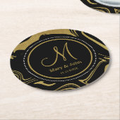 Monogram van het zwarte en goudmarmer-patroon ronde kartonnen onderzetter (Gebogen)