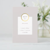 Monogram van Taupe en Gold Foil Circle Weddenschap RSVP Kaartje (Staand voorkant)