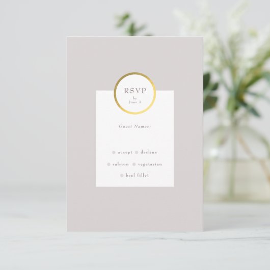 Monogram van Taupe en Gold Foil Circle Weddenschap RSVP Kaartje (Staand voorkant)