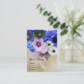 MONOGRAM VAN WITTE BLAUWE ROZEN EN ANEMONSENSTROME VISITEKAARTJE (Staand voorkant)