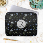 Monogram Vergeet me niet Blue Floral Waterverf Laptop Sleeve<br><div class="desc">Introductie van ons Monogrammed Forget Me Not Blue Floral Waterverf Electronic Hoesje! Met een charmante vergeet-mij-niet-waterverf op een serene blauwe achtergrond. Personaliseer het met je initialen voor een vleugje bloemenelegantie.</div>
