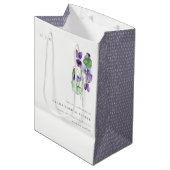  Monogram Violet Floral Bunch Vrijgezellenfeest Medium Cadeauzakje (Voorkant Gekanteld)
