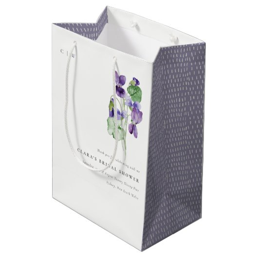  Monogram Violet Floral Bunch Vrijgezellenfeest Medium Cadeauzakje (Achterkant Gekanteld)