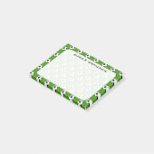 Monogram Voetbalballen op appelgroen Post-it® Notes (Schuin)