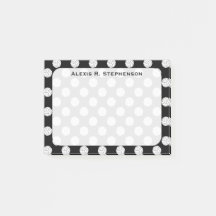 Monogram volleybal ballen op zwart