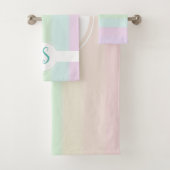 Monogram voor Babymeisjes Cute Rainbow Bad Handdoek (Insitu)