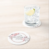 Monogram voor bloedige bruiloft met gouden rand en ronde kartonnen onderzetter (Insitu)